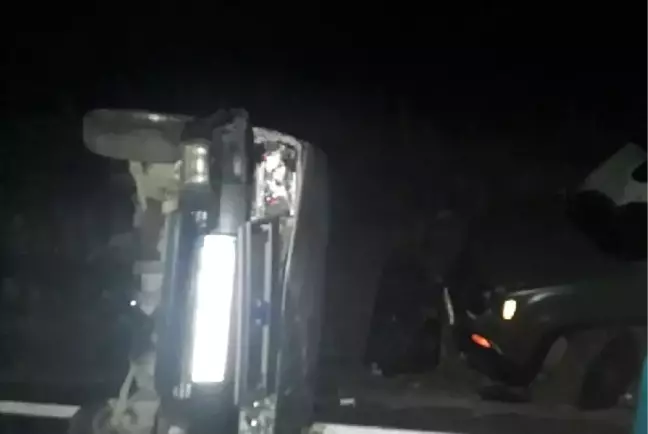 Ünlü Oyuncu Kaza Yaptı; Köylüler Yolu Trafiğe Kapattı(Ek Fotoğraf ve Bilgilerle)