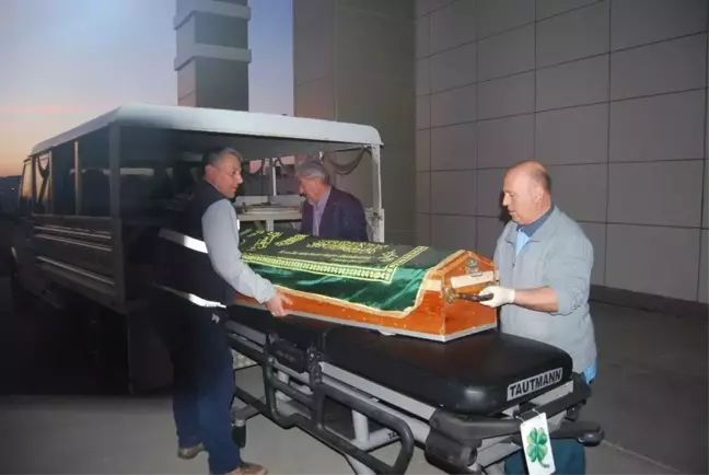 Evinde Başından Vurulmuş Halde Ölü Bulundu