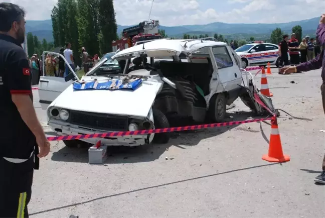 Gediz'de trafik kazası: 2 ölü, 2 yaralı