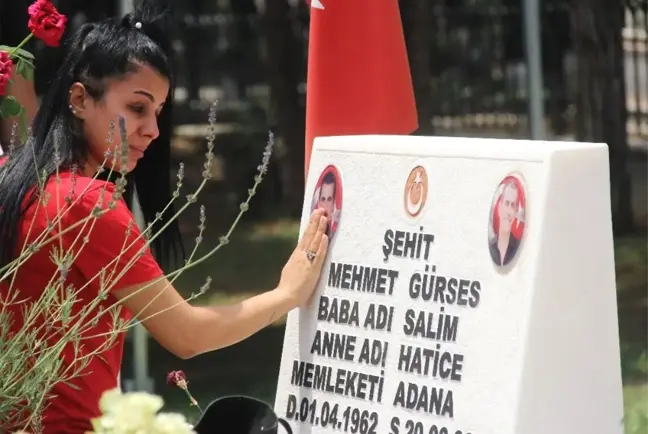 Babalar Günü'nü şehitlikte kutladı