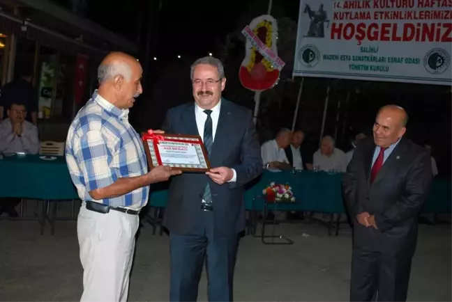 Salihli'de 44 yıllık tenekeci ustası yılın ahisi seçildi