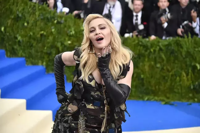 Şarkıcı Madonna, sağlık sorunları nedeniyle konserlerini iptal etti