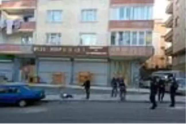 İki çocuk annesi 5'inci kattaki pencereden atlayarak öldü