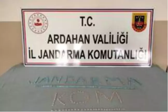 Ardahan'da düzenlenen operasyonda 382 adet extacy hap ele geçirildi