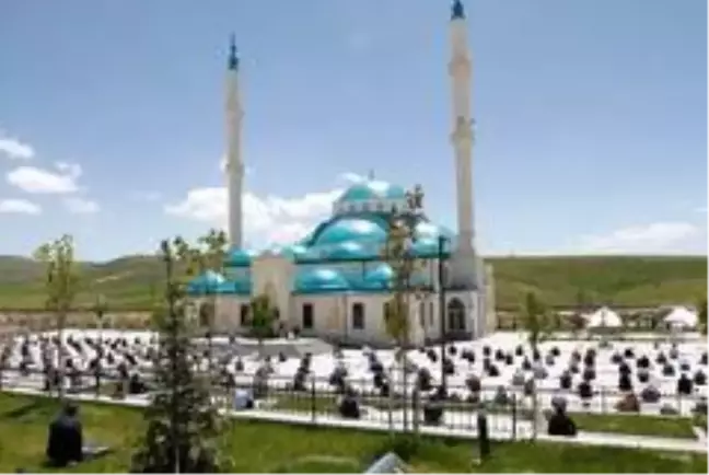 Bayburt Üniversitesinde Cuma Namazı mutluluğu