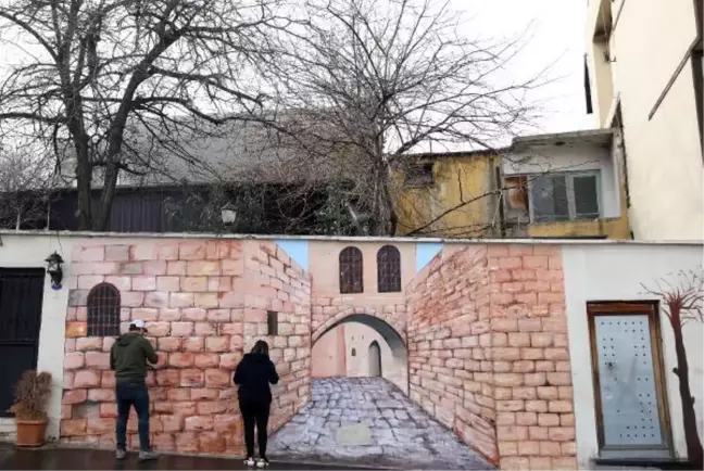 Gaziantep'in tarihi yerleri duvarlara resmediliyor