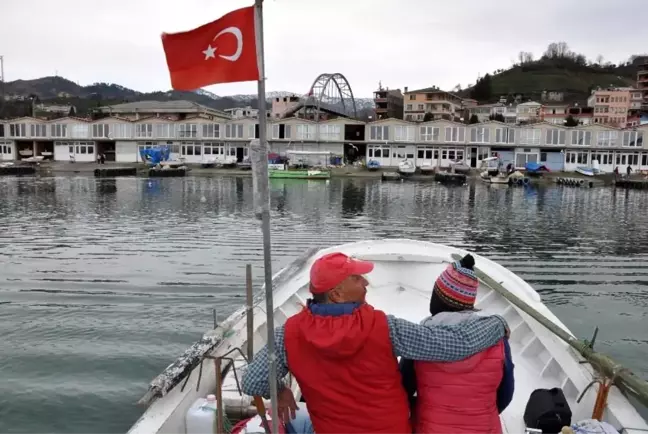 22 yıldır gece gündüz demeden eşiyle birlikte denizde 