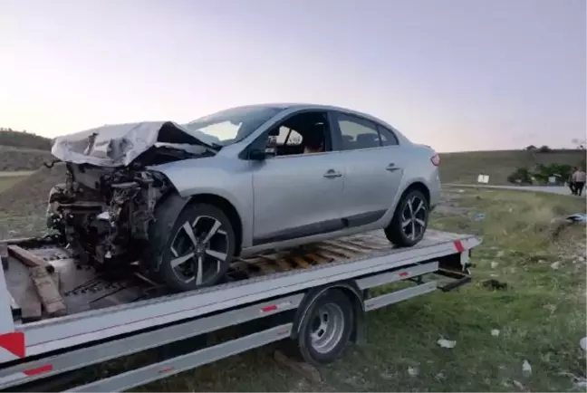 Çubuk'ta iki otomobil kafa kafaya çarpıştı: 5 yaralı
