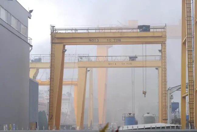 Son dakika haberleri! Tuzla Tersanesi'nde bir geminin motor kısmında çıkan yangın kontrol altına alındı