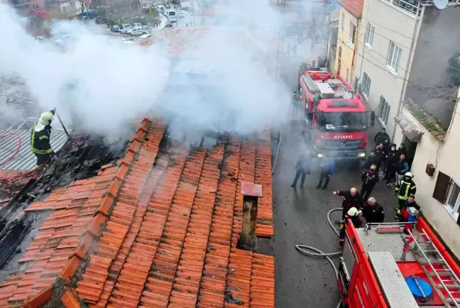 Manisa'da korkutan ev yangını