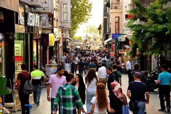 Kadıköy'de nüfusun yüzde 55'ini kadınlar oluşturuyor