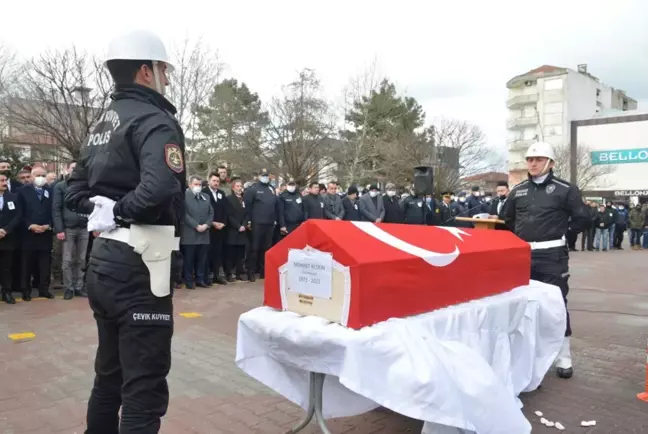 Son dakika... Sakarya'da görevi esnasında kalp krizi geçiren polis hayatını kaybetti