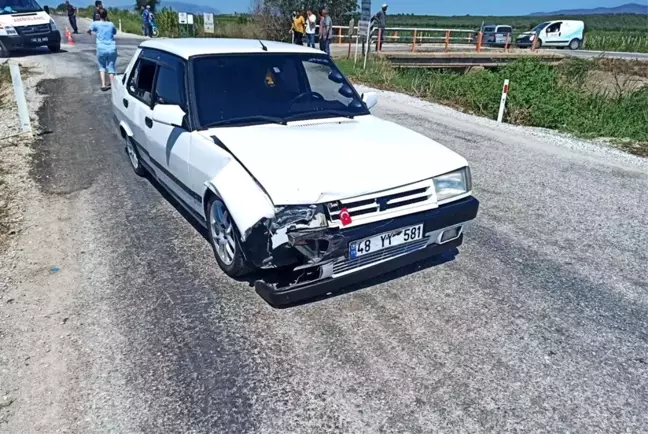 Son dakika: Otomobil ile motosiklet köprüde çarpıştı: 2 yaralı