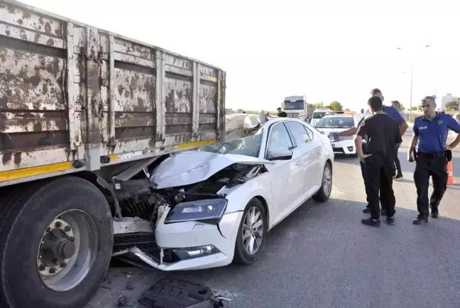 Son dakika haberi: Otomobil duran çekiciye arkadan çarptı: 4 yaralı