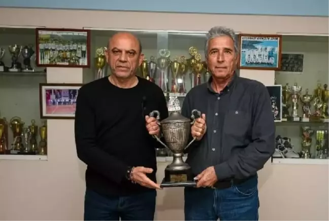 Kuşadasıspor'un efsane futbolcuları toprak sahada son kez buluşacak