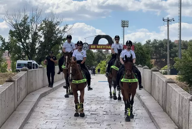 Edirne'de Kırkpınar Yağlı Güreşleri'nde Atlı Polisler Göreve Başladı