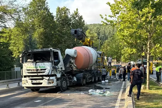 Kartal'da devrilen beton mikseri kazası: Sürücü yaralandı