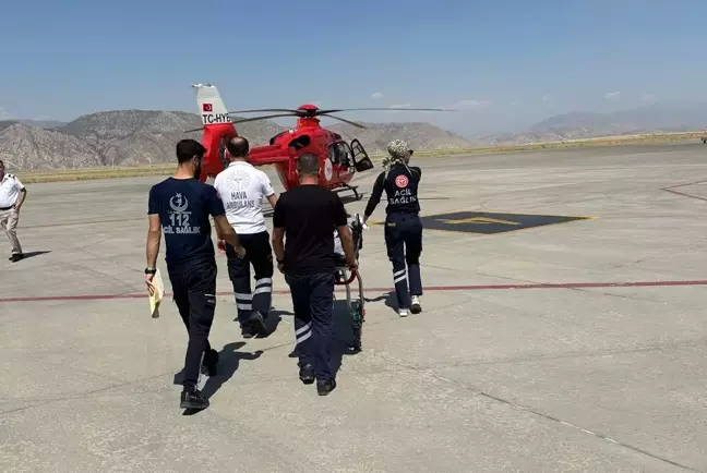 Uykusundan Uyanmayan 3 Yaşındaki Çocuk Ambulans Helikopterle Sevk Edildi