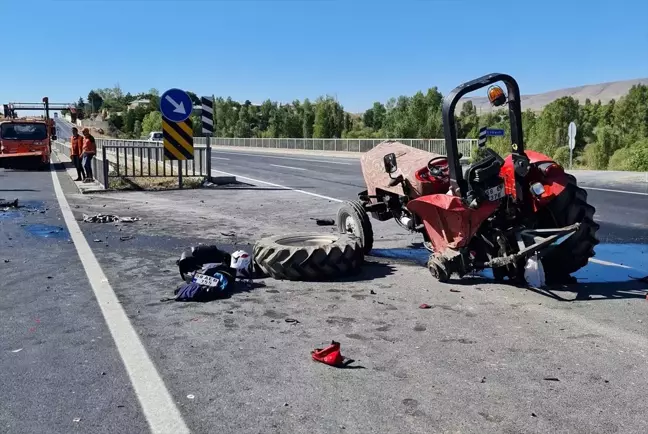 Sivas'ta motosiklet ile traktör çarpışması: 1 ölü, 1 yaralı