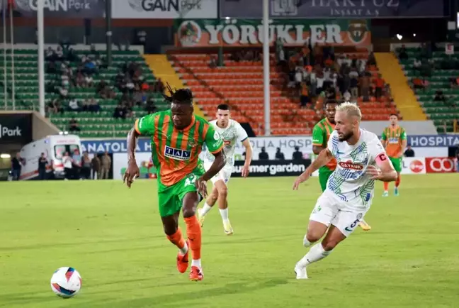 Alanyaspor, Rizespor'u 1-0 Önde Geçti