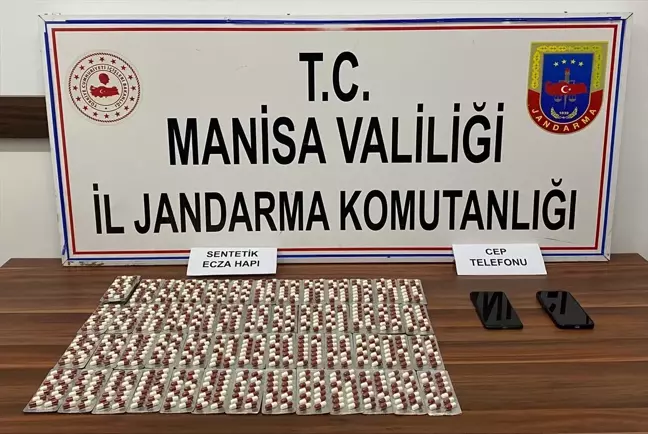 Manisa'da Otomobilde 1787 Sentetik Hap Ele Geçirildi, İki Şüpheli Tutuklandı