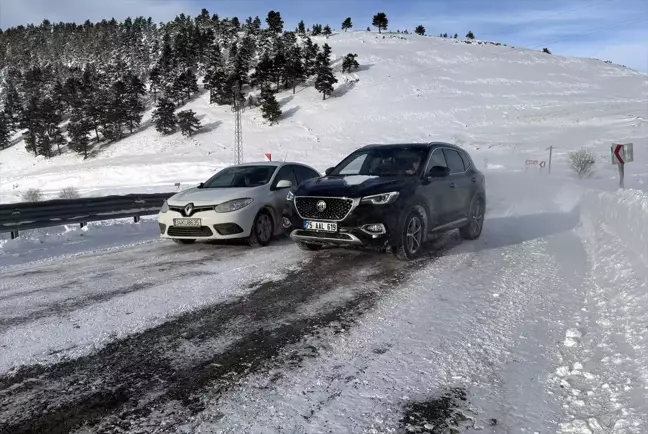 Ardahan'da Yoğun Kar Ulaşımı Aksattı