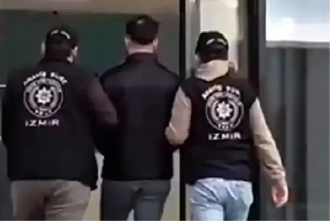 İzmir'de Hırsızlık Zanlıları Kıskıvrak Yakalandı