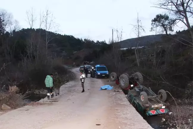Traktör ile Beton Bariyerlerin Arasına Sıkışan Sürücü Öldü