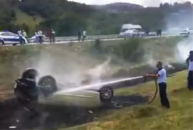 Samsun'da Seyir Halindeyken Yanmaya Başlayan Otomobil Takla Attı: 4 Yaralı