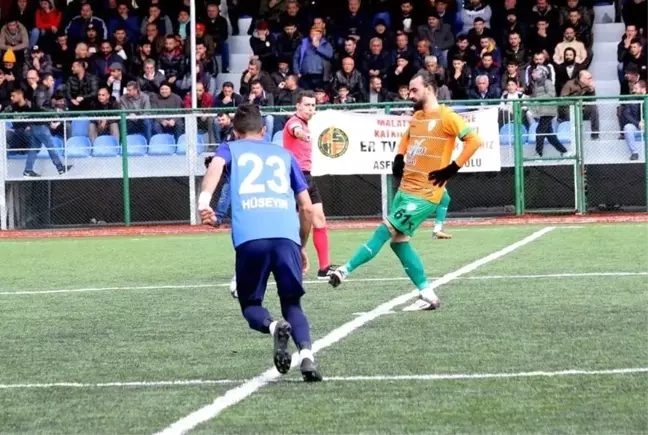 Attığı 16 Golle Kendisini ve Yeşilyurt Belediyespor'u Zirveye Taşıdı
