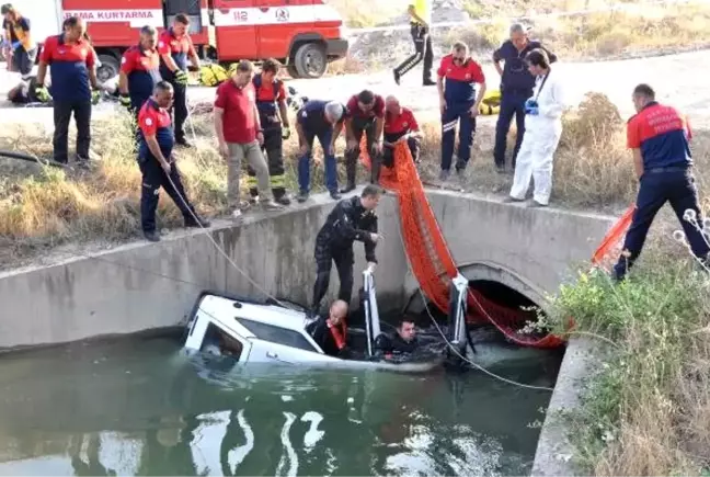 Çobanın fark ettiği kanala düşen otomobilden iki ceset çıkarıldı