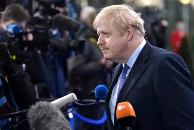 Futbolcunun çektiği şut Boris Johnson'ın cinsel organına isabet etti