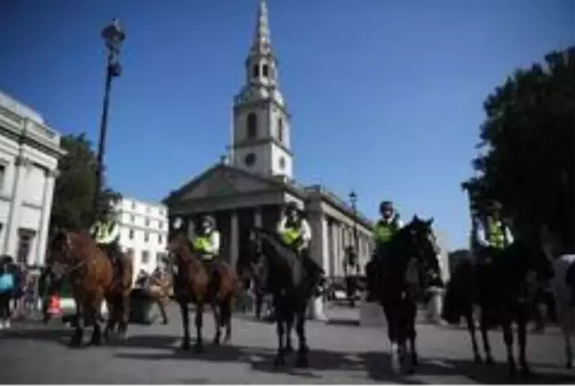 Londra'da karantina karşıtı protesto