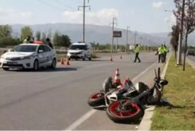 Erzincan'da motosiklet yayaya çarptı: 2 yaralı