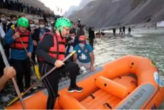 Bakan Kasapoğlu, Zap Nehri'nde rafting yaptı