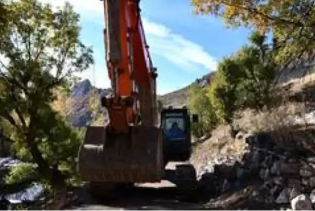 Şırnak'ta arıcılar için bal ormanlarına yol yapılıyor