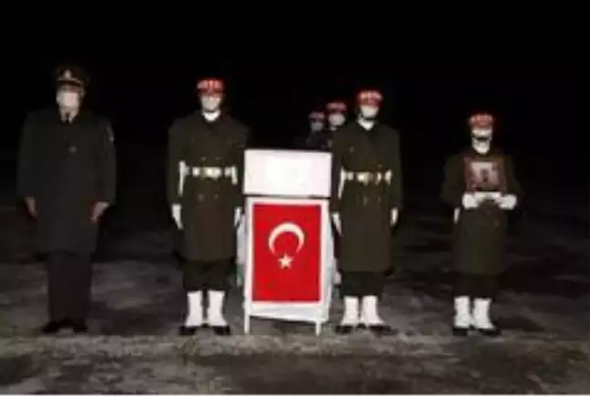 Çığ altında kalarak şehit olan asker için Hakkari'de tören düzenlendi
