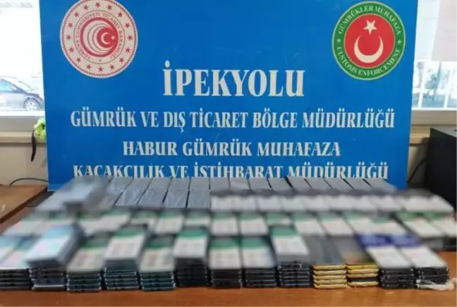 Habur Gümrük Kapısı'nda 1140 cep telefonu ele geçirildi