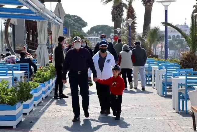 Kuşadası kısıtlamasız ilk pazarı yoğun geçirdi