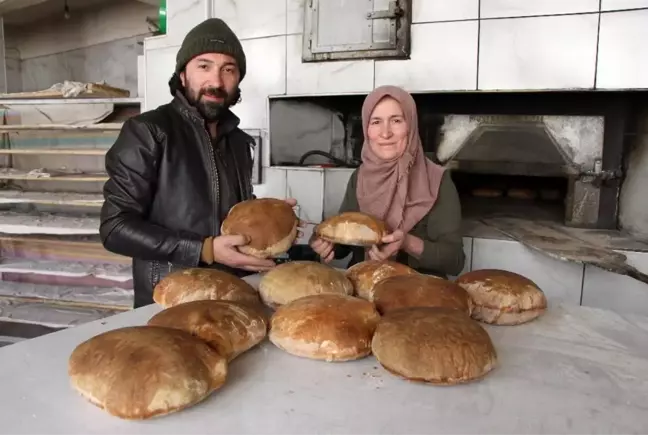 Babasının 40 yıllık işini bıraktı, annesiyle ekmek fırını açtı