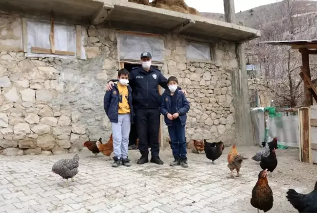 Son dakika! Polislerden soğuk kentin çocuklarına iç ısıtan yardım