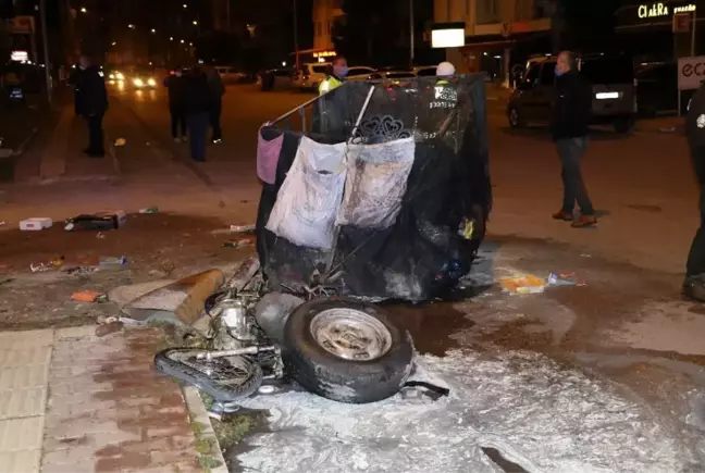 Son dakika 3. sayfa: Motosikletine çarptıkları çöp toplayıcı genci döverek hastanelik ettiler