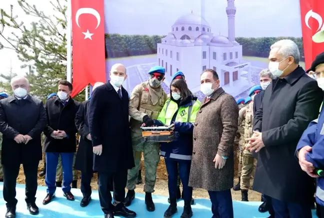 Son dakika haber: Bakan Soylu, askeriye içerisine yapılacak caminin temelini attı