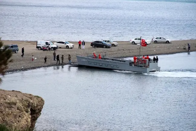 Foça'da düşen uçağın ardından çalışmalar sürüyor