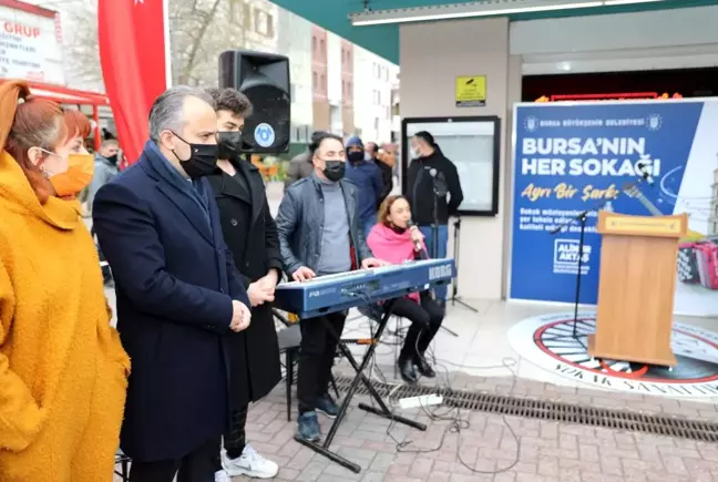 Bursa'da 60 sokak müzisyeni sanata başladı