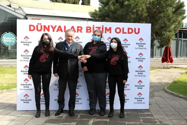 Türkiye'nin gururu Diyarbakırlı gençler İstanbul'da Enver Yücel ile buluştu