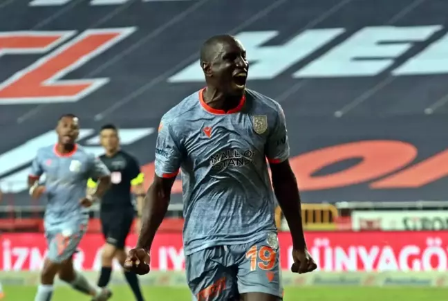 Başakşehir'de Demba Ba'nın sözleşmesi feshedildi