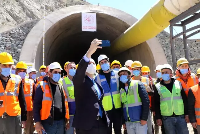 Ulaştırma ve Altyapı Bakanı Karaismailoğlu, Kop Tüneli şantiyesinde incelemelerde bulundu Açıklaması