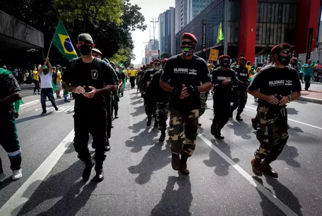 Brezilya'da Bolsonaro destekçileri sokağa indiAskeri müdahale için Bolsonaro'ya tam yetki verilmesi talep edildi