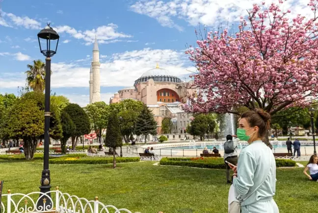 Vali Yerlikaya İstanbul'a Mart ayında gelen turist sayısını açıkladı